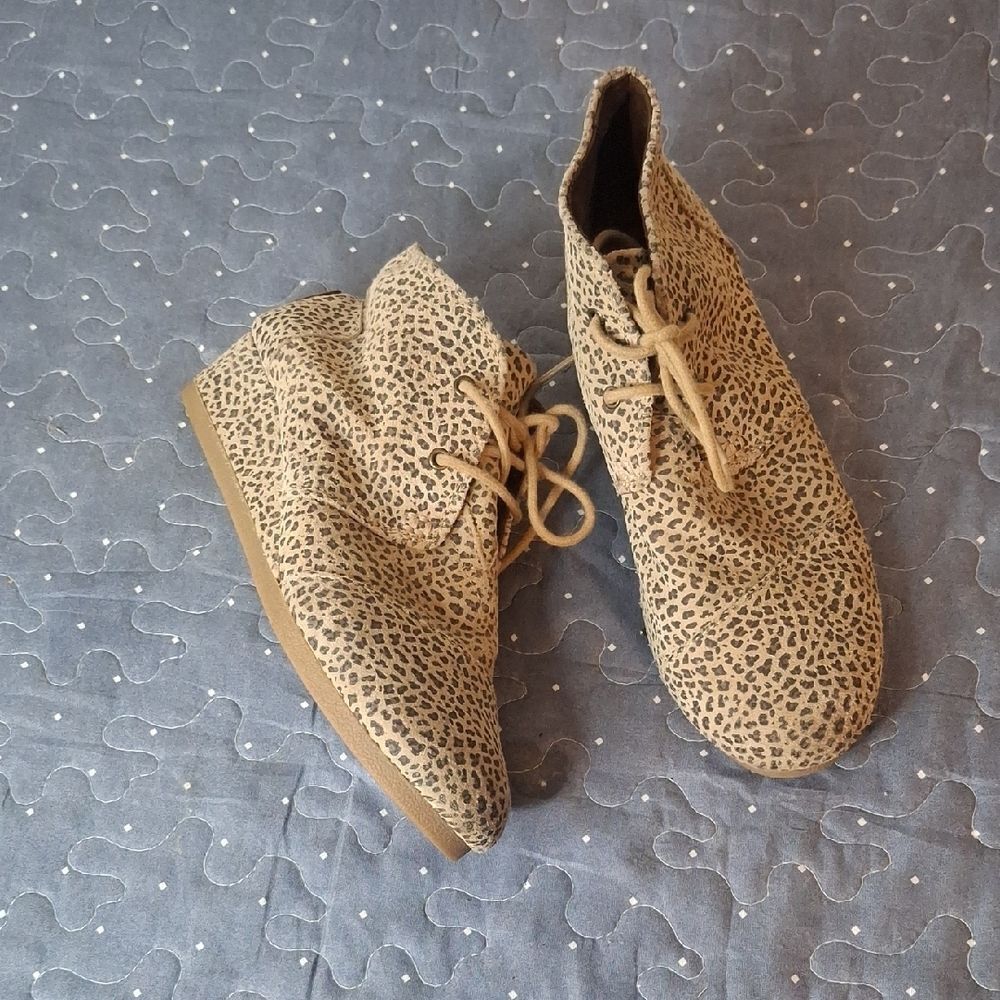 Toms Leopard Print Ankle Boots size 5